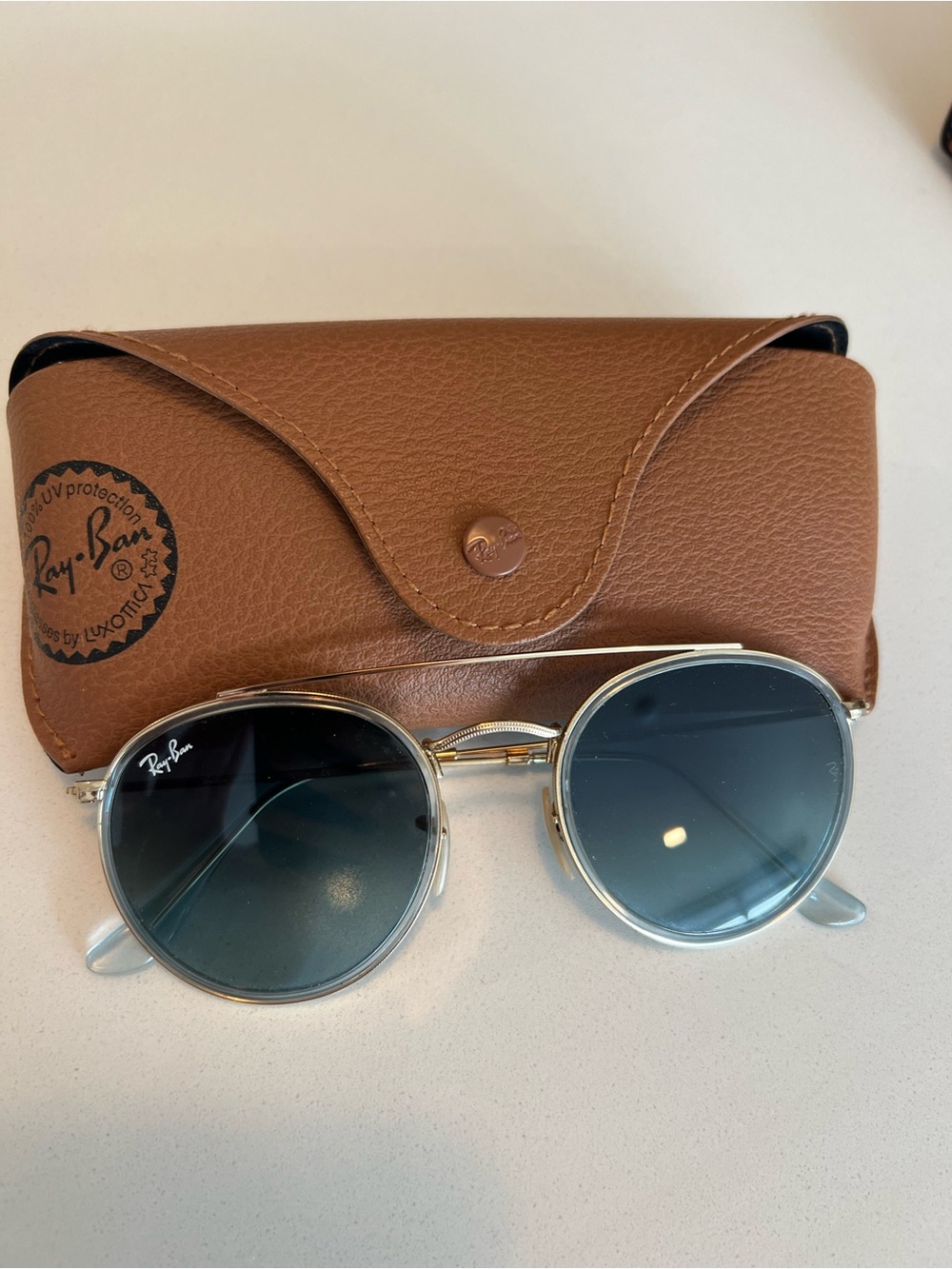 Ray-Ban Women’s Round Metal Sunglasses in Gold with Dark Green Lenses